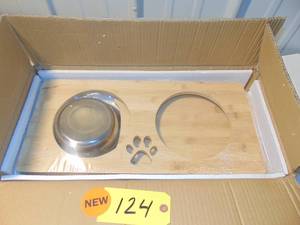lot 124 image: Raised Pet Bowls - LGWSQ001