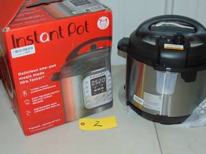lot 2 image: Instant Pot 6 Quart