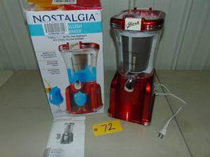 lot 72 image: Nostalgia 32 oz. Single Speed Retro Red Slush Drink Blender