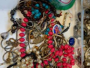 lot 47 image: LOTS Beads, Jewelry Parts, Costume