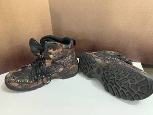 lot 51 image: Gander SZ 13 Mens Camo Boots