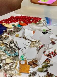lot 54 image: Tupperware Full Costume Jewelry