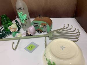 lot 3 image: Thinkin Spring St. Pats Bottle