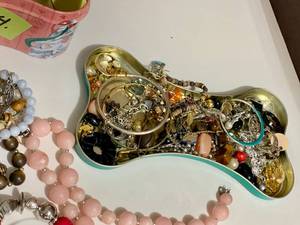 lot 4 image: MIX Costume Jewelry in Bone Tin