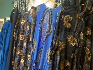 lot 13 image: 5 TUNIC Style Blues Dresses