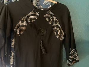 lot 15 image: 5 Girls Dresses Sunda Fashion 6