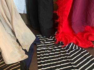 lot 17 image: 2 Skirts 6 Scarves