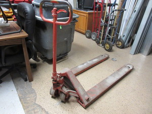 lot 111 image: JET 5500 PALLET JACK