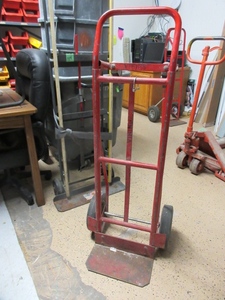 lot 115 image: SAFCO CONVERTIBLE DOLLY