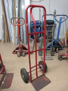 lot 116 image: RED HAND TRUCK