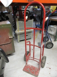 lot 117 image: DAYTON HAND TRUCK