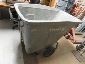 lot 120 image: TOTER 12 YD TILT TRUCK