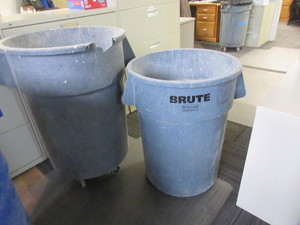 lot 122 image: RUBBERMAID BRUTE 55 GALLON WASTE CONTAINERS