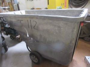 lot 125 image: RUBBERMAID 1 CU YD TILT TRUCK WITH DAMAGE