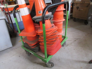 lot 137 image: INDUSTRIAL CART WITH RAILS