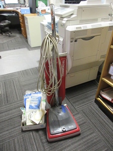 lot 139 image: SANITAIRE COMMERCIAL VACUUM WITH BAGS AND BELTS