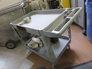 lot 148 image: GRAY UTILITY CART