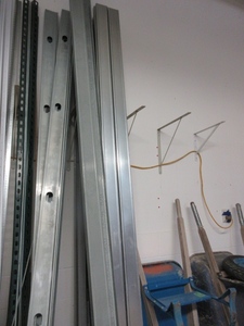 lot 149 image: THREADED RODS AND METAL STUDS WITH TRACKS