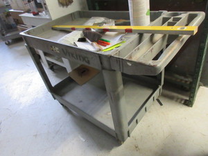 lot 151 image: GRAY UTILITY CART