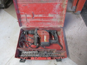 lot 167 image: HILTI HAMMER DRILL WITH CASE AND BITS