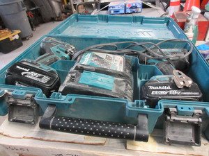 lot 198 image: MAKITA CORDLESS DRILL COMBO KIT