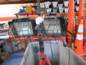 lot 218 image: DOUBLE HALOGEN WORK LIGHT ON TRIPOD STAND