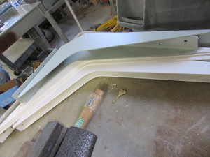 lot 237 image: METAL CORNER BRACKETS- NEW