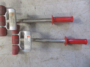 lot 240 image: ROBERTS EXTENDABLE FLOOR ROLLER