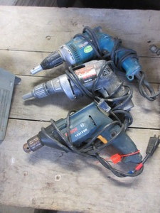 lot 243 image: BOSCH, MAKITA AND BLACK DECKER SCREW GUNSDRILLS