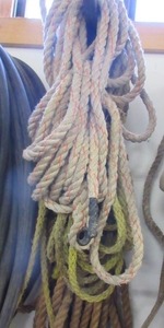 lot 254 image: LOTS OF THICK ROPE