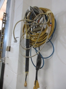 lot 257 image: EXTENSION CORD, ELECTRICAL MULTI PLUGS, POWER STRIP, TROUBLE LIGHT, MORE