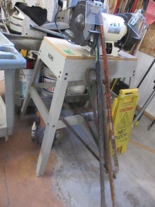 lot 264 image: CROW BARS AND PRY BARS