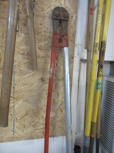 lot 268 image: HUGE BOLT CUTTER #900