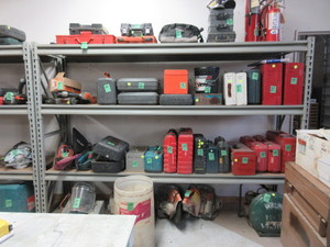 lot 284 image: HEAVY DUTY STEEL SHELVING UNIT