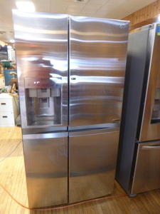 LG Side-By-Side Refrigerator (Door in Door)Freezer