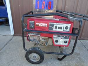 Honda ES 6500 13 hp generator. Electric start works but needs a battery. New carb. Tested & works on 110v did not try 220v. Good used condition. As shown. THIS ITEM HAS A RESERVE.