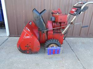 Toro 524 snow blower. Used condition. Tested & works. As shown.