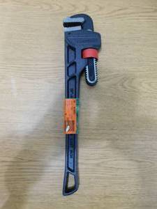 lot 95 image: Husky  18 in. Heavy-Duty Cast Iron Pipe Wrench with 2 in. Jaw Capacity