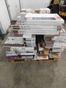 lot 137 image: Assorted pallet of flooring items - Mix of styles, colors