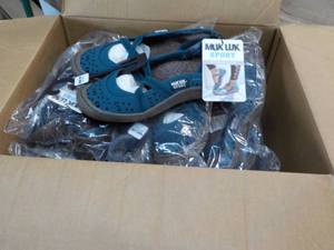 12 Pair Mukluk Sport Womens size 7...