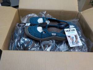 12 Pair Mukluk Sport Womens size 7...