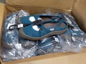 12 Pair Mukluk Sport Womens size 7...