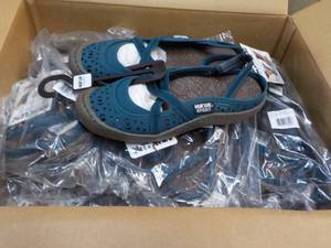 13 Pair Mukluk Sport Womens size 7...
