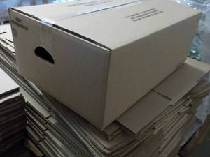8 Extra Sturdy Boxes with Handles 2...