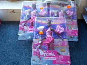 2 Barbies...