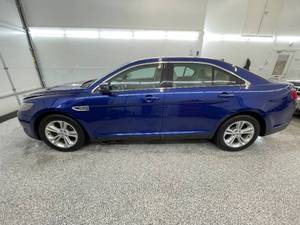 2015 Ford Taurus - 2 OWNERS - AWD