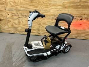 lot 3 image: PRIDE Go Go Folding Mobility Scooter