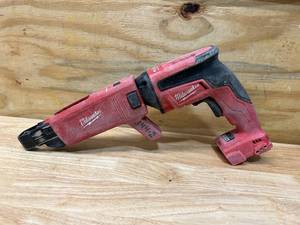 lot 32 image: MILWAUKEE M18 FUEL 18V Lithium-Ion Brushless Cordless Drywall Screw Gun with Collated Screw Gun Attachment (Tool Only)