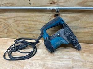 lot 33 image: MAKITA HR2811F 1-18 Rotary Hammer