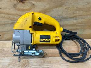 lot 36 image: DEWALT DW317 Variable-Speed Orbital Jigsaw
